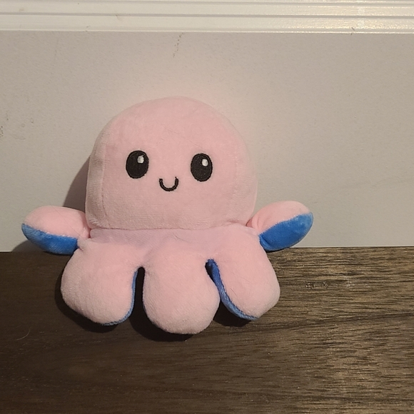 Octopus stuffed animal (reversible) - Picture 2 of 2